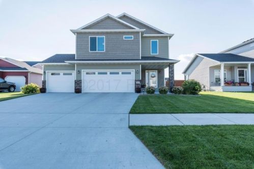 4583 Prairie Dr, Moorhead, MN 56560-7907