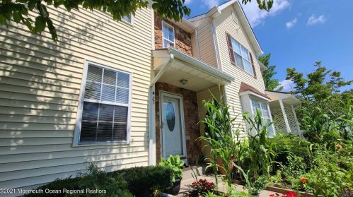 425 Rose Ct, Lakewood, NJ 08701-5874