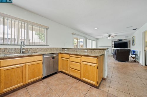 932 Anderson Cir, Woodland CA  95776-5100 exterior