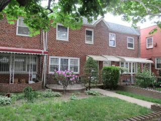633 57th St, Brooklyn, NY 11220-3513