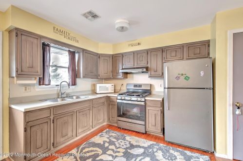 1311 Norwood St, Lacey NJ  08731-4105 exterior