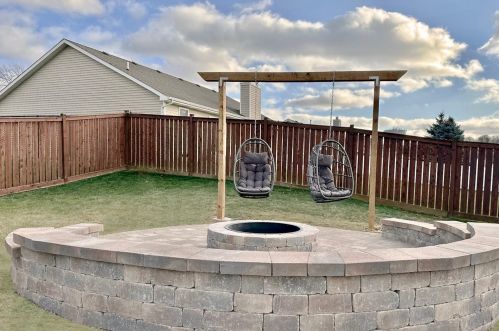 724 Joshua Ln, Lake Geneva WI  53147-4746 exterior