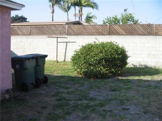 1419 82nd St, Los Angeles, CA 90001-3805