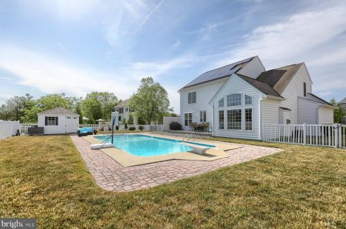 7207 Royal Oak Dr, Harrisburg PA 17112-8837 exterior