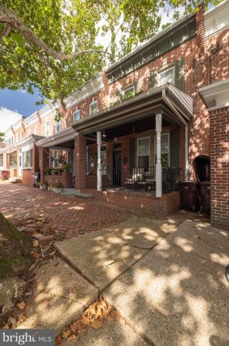 911 Clayton St, Wilmington DE  19805-5306 exterior