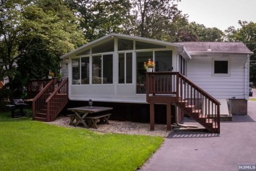 109 Hiawatha Blvd, Oakland NJ  07436-2905 exterior