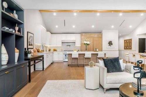 5465 Saloma Ave, Van Nuys CA  91411-3643 exterior