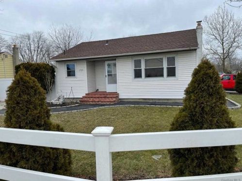 1737 5th Ave, Bayshore, NY 11706-3406