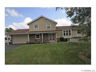 8 Hardwood Ln, Rochester, NY 14616-1628