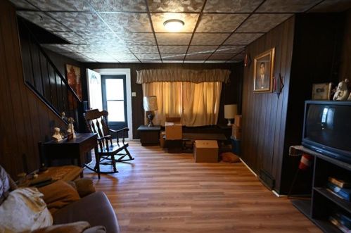 1044 Wilkins Rd, Pittsburgh, PA 15221-3631