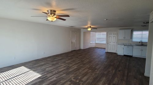 4027 76th Dr, Phoenix, AZ 85033-3734