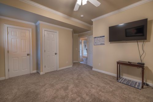 844 Keeneland Green Dr, Hamilton KY  41091-8016 exterior