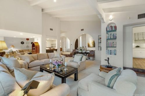 5242 Amestoy Ave, Van Nuys CA 91406-2112 exterior