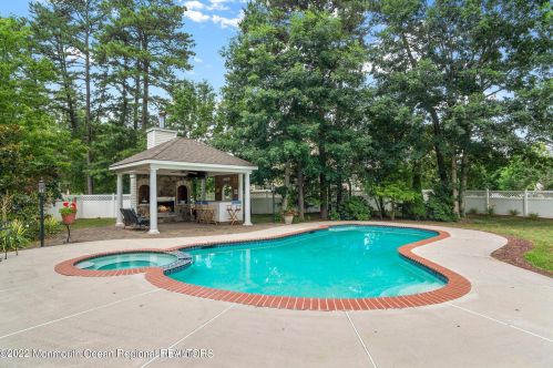 2 Sarah Ct, Jackson Twp NJ  08527-4760 exterior