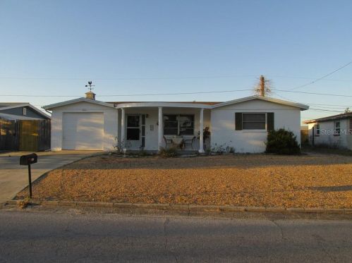 4935 Phoenix Ave, Tarpon Springs, FL 34690-5904