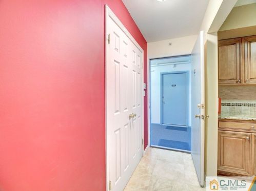 145 Overlook Ct, Woodbridge, NJ 07095-1449