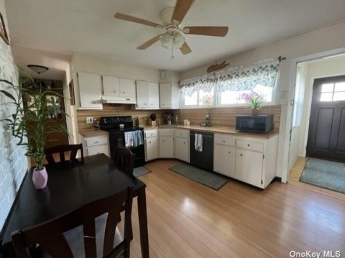 19 Dome Ln, North Wantagh, NY 11793-1815