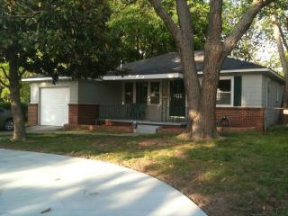 4127 Riverside Dr, Tulsa OK  74105-3828 exterior