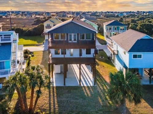 13030 John Reynolds Rd, Galveston, TX 77554-9715