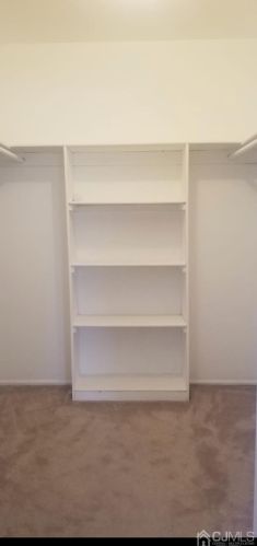 512 Green Hollow Dr, Iselin NJ  08830-2926 exterior