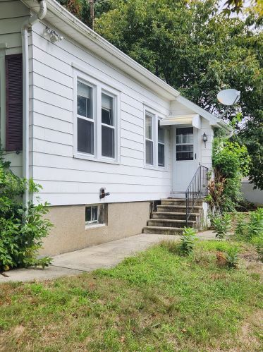 2450 Broadbridge Ave, Stratford, CT 06614-3844