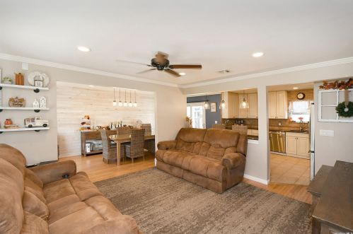 104 7th Ave, Holtsville, NY 11742-2391