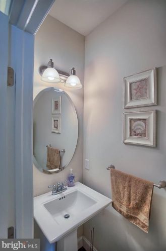 152 Ashford Way, Camp Hill PA  17011-3919 exterior