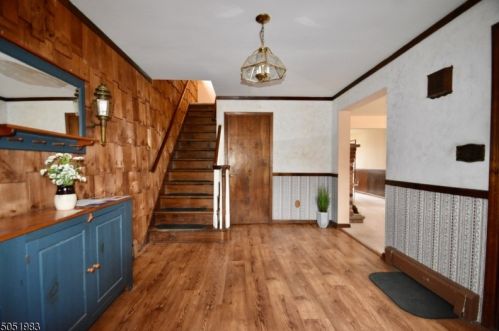 38 Overlook Ter, Skyline Lakes, NJ 07456-2955