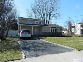 968 Manor Ln, Bayshore, NY 11706-7506