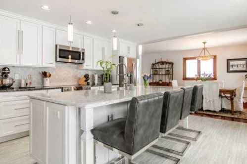 7821 Edgehill Rd, Greendale, WI 53129-1643