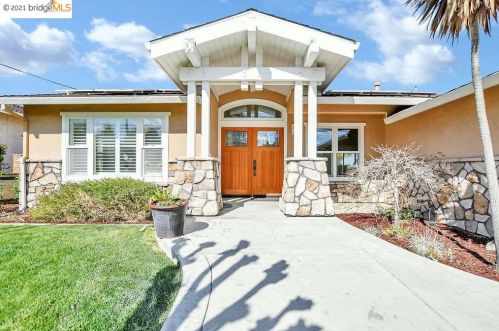 11 Valley Dr, West Pittsburg, CA 94565-6038