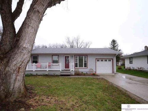 121 Meadow Ln, Gretna, NE 68028-7811