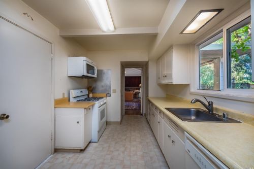 817 Walnut Ave, Ukiah CA  95482-3702 exterior