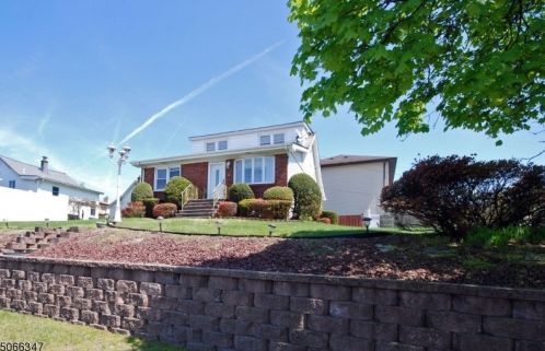 54 Hillcrest Ave, West Paterson, NJ 07424-3018