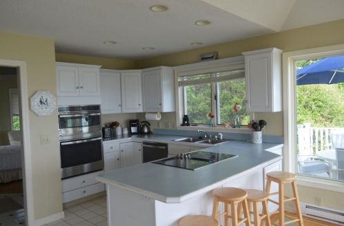 250 Ocean Rd, South Kingstown RI  02882-1346 exterior