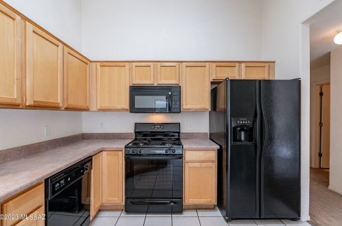 8136 Snakeroot Dr, Tucson, AZ 85710-8563