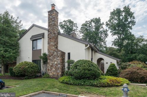37 Oak Knoll Dr, Berwyn, PA 19312-1281