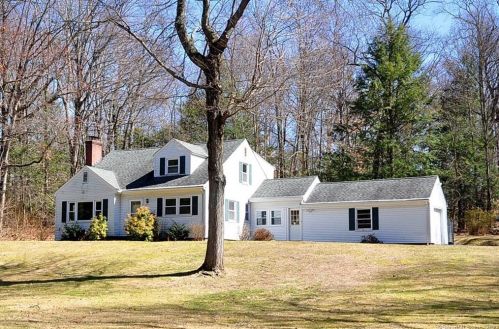 2 Burnwood Dr, Bloomfield, CT 06002-2202