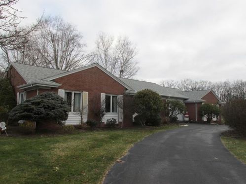 296 Ashton Ave, Hermitage, PA 16146