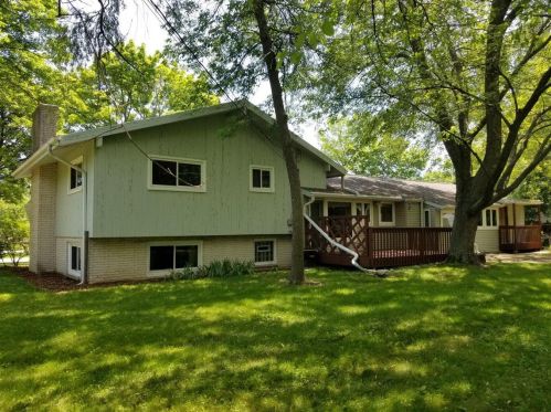 7631 Santa Monica Blvd, Milwaukee, WI 53217-3258