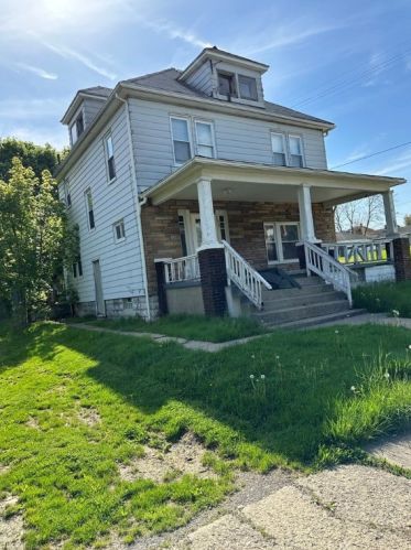 735 Oakland Ave, Hermitage, PA 16146-4056