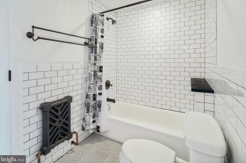 821 Fitzwater St, Philadelphia PA 19147-2836 exterior