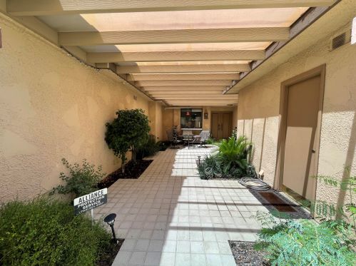 16 La Cerra Cir, Rancho Mirage CA  92270-3808 exterior