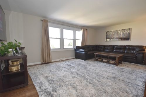 4669 Marina Dr, Whitaker PA  15120-2981 exterior