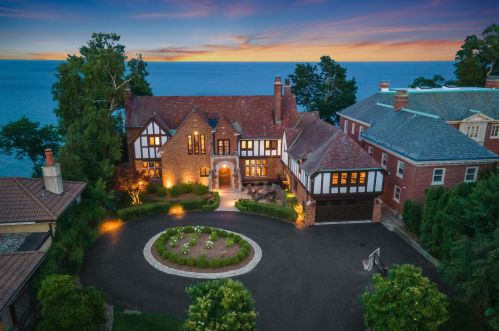 4430 Lake Dr, Milwaukee, WI 53211-1775