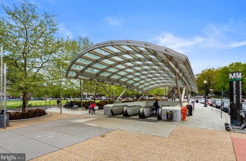 525 Water St, Washington DC 20024 exterior