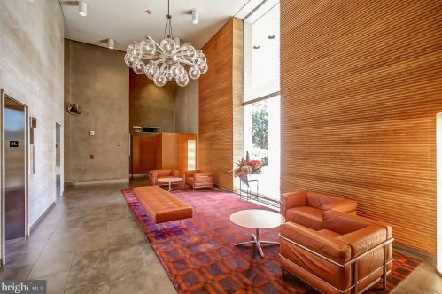 210 Locust St, Philadelphia PA  19106-3945 exterior