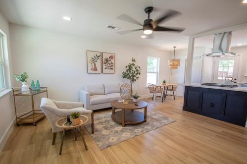 409 3rd St, Georgetown TX  78626-5027 exterior