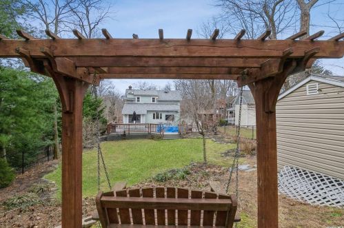 18 Washington Pl, Northport NY  11768-2936 exterior