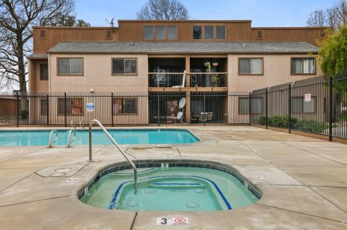 2905 Niagra St, Turlock CA  95382-1050 exterior